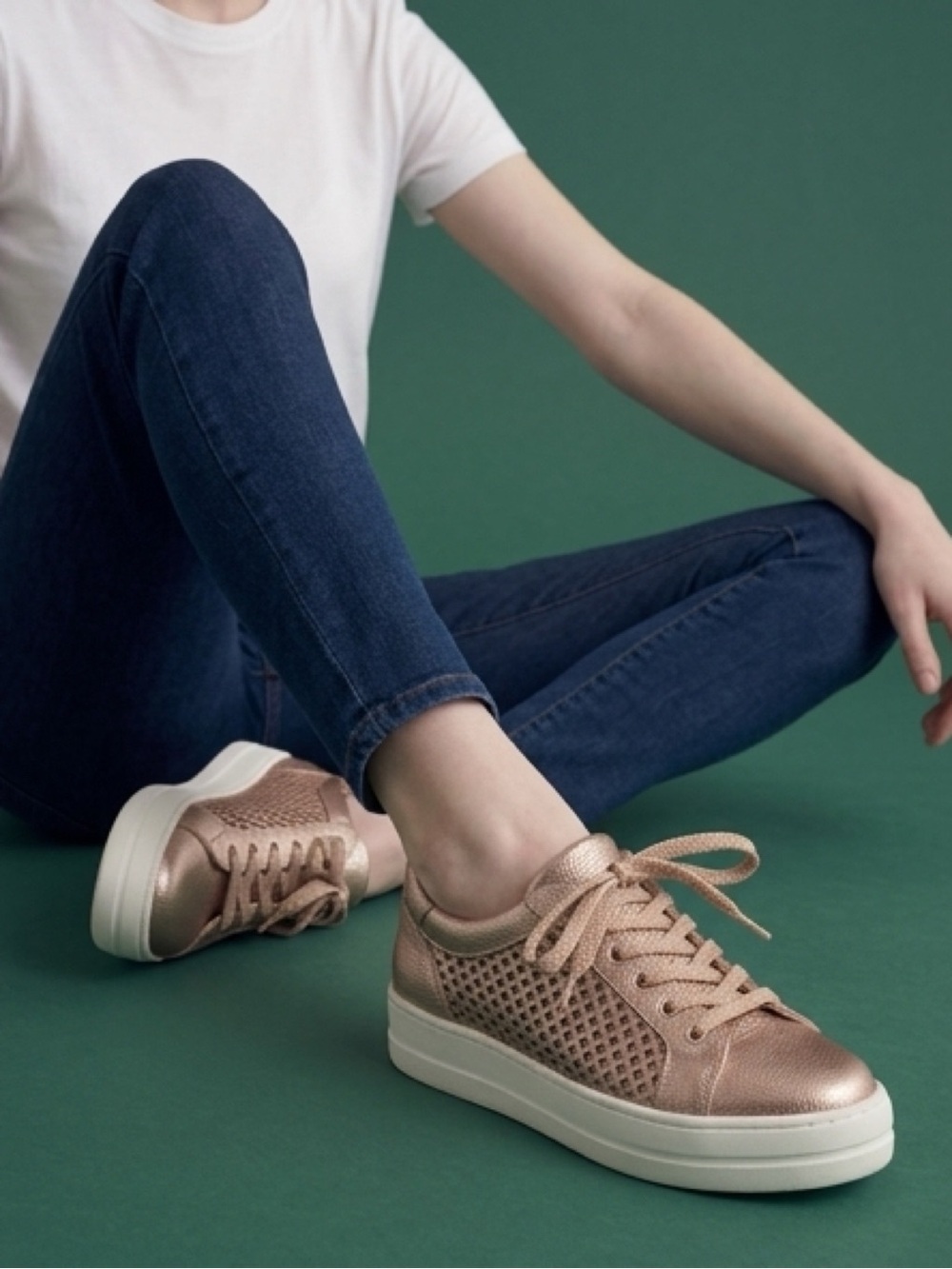 Steve Madden 
Comfort Rose Gold Leather & Mesh Lace Up Sneakers - Size 8